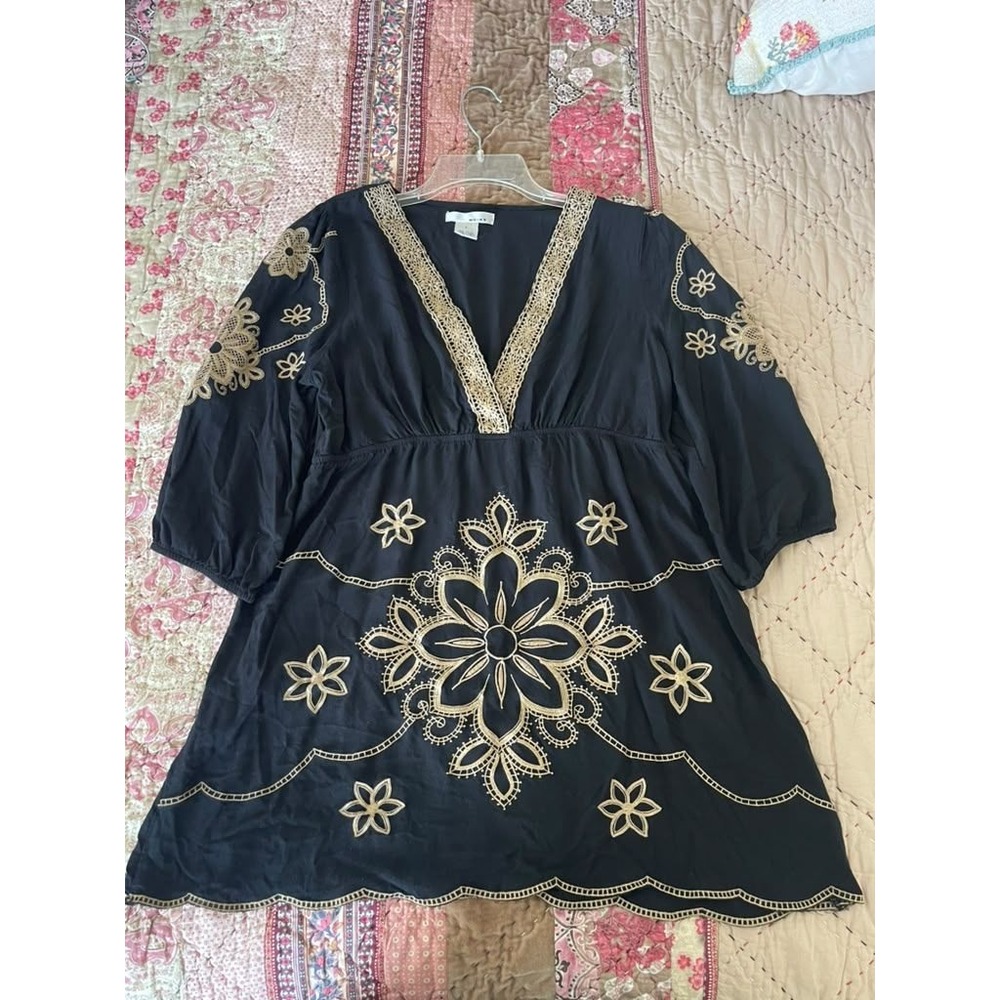 WD-NY Black Gold Embroidered Boho Tunic Top Large V-Neck Empire Waist Rayon
